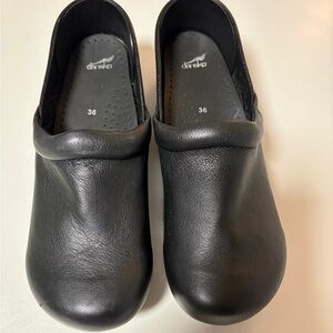 Dansko Black Leather Clogs Womens size 36 NEW